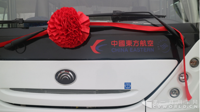宇通再向东航交付 19辆机场摆渡车,强强合作又进一步!(最终版)320.png 宇通再向东航交付 19辆机场摆渡车,强强合作又进一步!(最终版)320.png