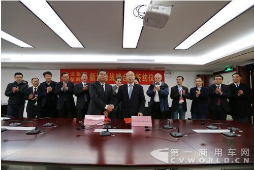 玉柴股份与金龙集团签合作 2019年有重磅客车新品推出.jpg 玉柴股份与金龙集团签合作 2019年有重磅客车新品推出.jpg