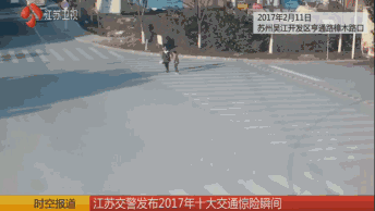 宁让三分 不抢一秒!2017年十大交通意外危险瞬间发布!血的教训啊~5.gif 宁让三分 不抢一秒!2017年十大交通意外危险瞬间发布!血的教训啊~5.gif