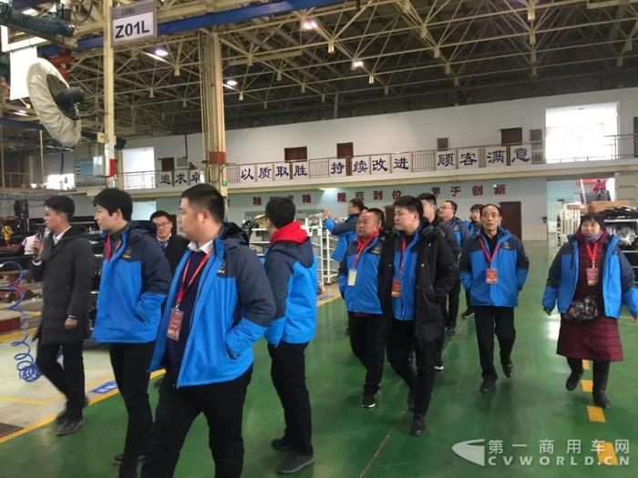 当天订车360台!河南办事处来厂参观1.jpg 当天订车360台!河南办事处来厂参观1.jpg