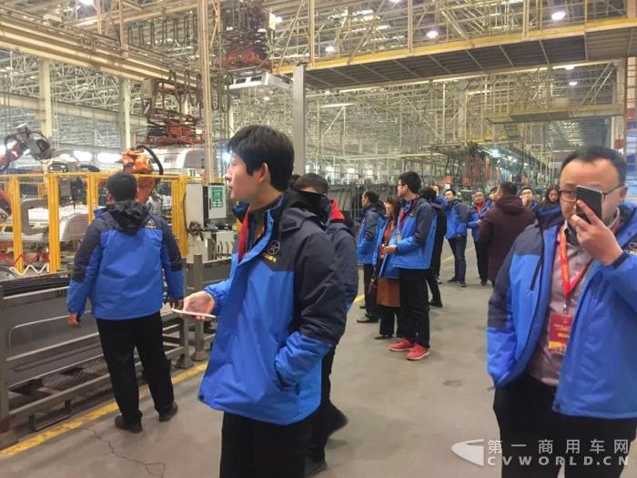 当天订车360台!河南办事处来厂参观2.jpg 当天订车360台!河南办事处来厂参观2.jpg