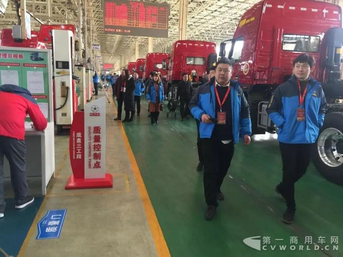 当天订车360台!河南办事处来厂参观3.jpg 当天订车360台!河南办事处来厂参观3.jpg