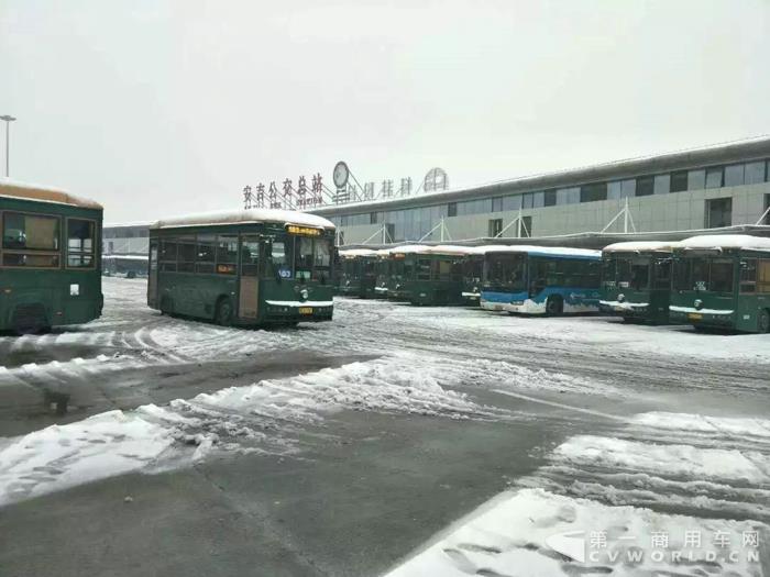 35辆银隆铛铛车在安吉投运 高温低寒丝毫不受影响2.jpg 35辆银隆铛铛车在安吉投运 高温低寒丝毫不受影响2.jpg