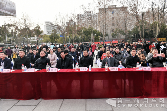 dfcv向车城物流交付106辆订单228.png dfcv向车城物流交付106辆订单228.png