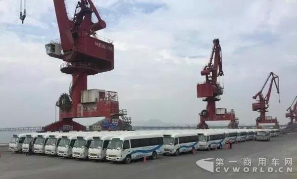 加蓬首次进口中国客车,动力毫无意外是TA2.jpg 加蓬首次进口中国客车,动力毫无意外是TA2.jpg