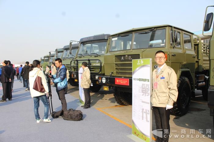 陕汽第一代产品展示.jpg 陕汽第一代产品展示.jpg