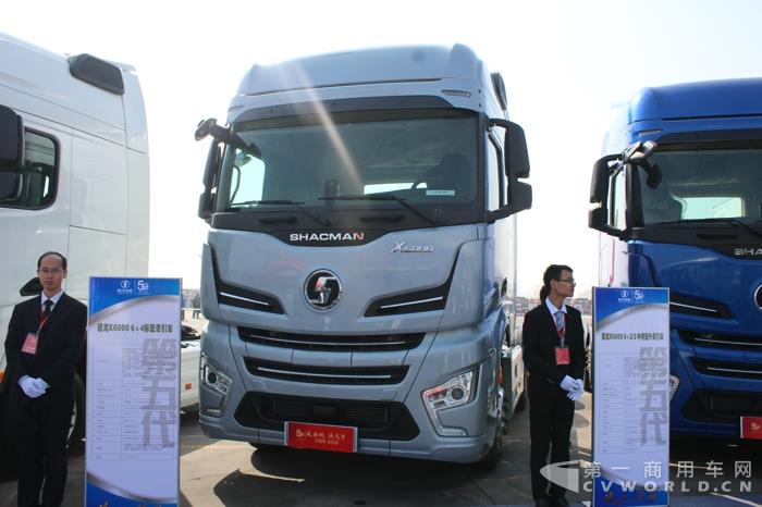 陕汽展示德龙X6000国六牵引车新品 (1).jpg 陕汽展示德龙X6000国六牵引车新品 (1).jpg