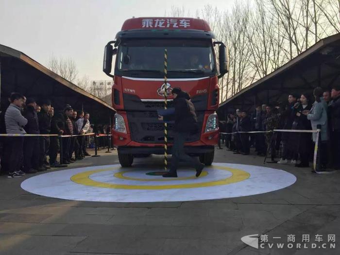 现场订单226台,超级轻量化卡车乘龙H5闪耀京津冀!1.jpg 现场订单226台,超级轻量化卡车乘龙H5闪耀京津冀!1.jpg