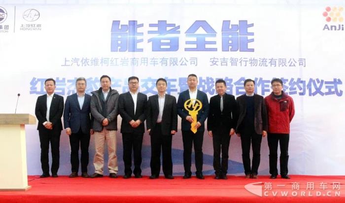 又一匹黑马进军中重卡市场 红岩杰豹首批车辆交付南京用户3.jpg 又一匹黑马进军中重卡市场 红岩杰豹首批车辆交付南京用户3.jpg