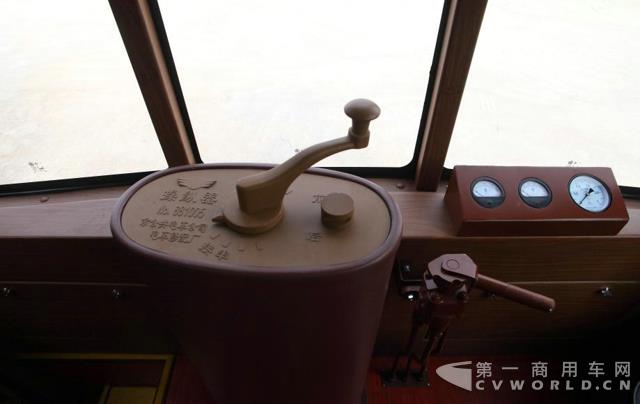 老青岛 新公交,银隆铛铛车现身青岛街头1.jpg 老青岛 新公交,银隆铛铛车现身青岛街头1.jpg
