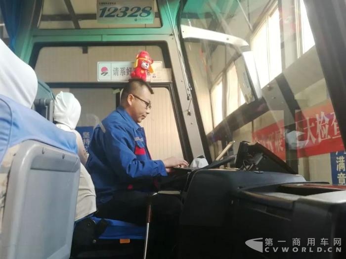 玉柴为保障全国两会用车开足马力1.jpg 玉柴为保障全国两会用车开足马力1.jpg