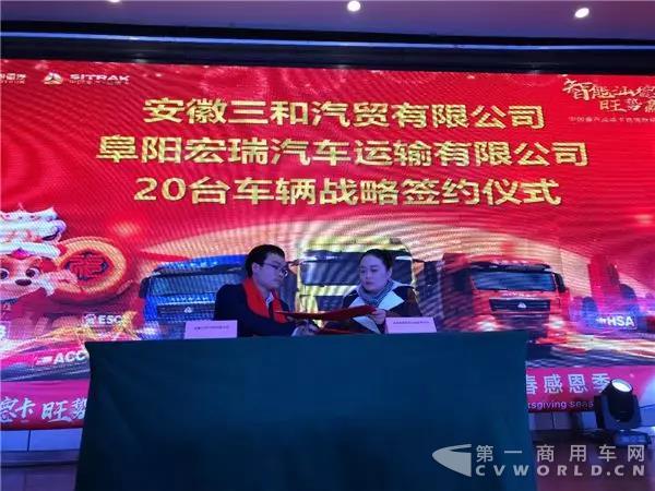 现场认购129辆!中国重汽汕德卡百城联动阜阳站再传捷报!8.jpg
