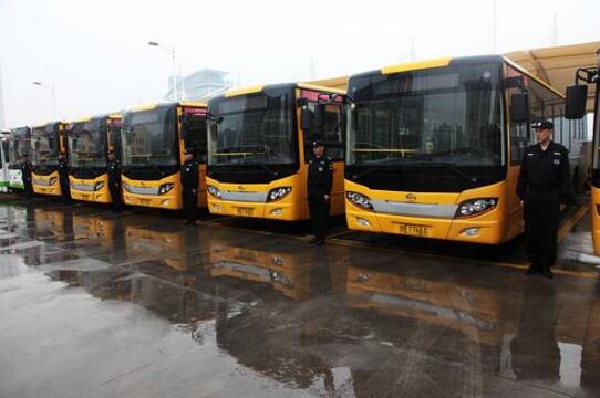 公交车.jpg 公交车.jpg