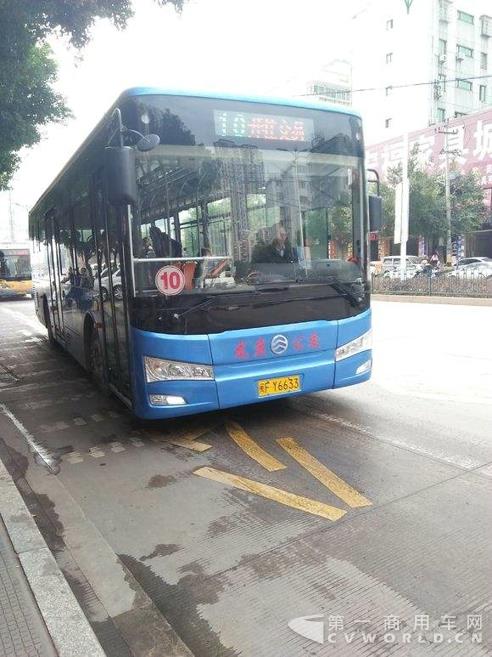 2“安静平稳无污染”第二批纯电即将上路.jpg 2“安静平稳无污染”第二批纯电即将上路.jpg