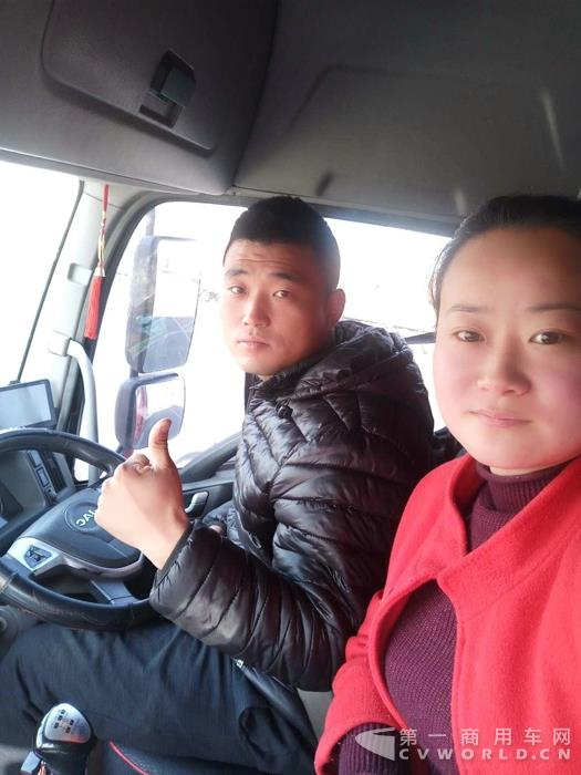 巾帼不让须眉,公路货运上的女汉子3.jpg 巾帼不让须眉,公路货运上的女汉子3.jpg