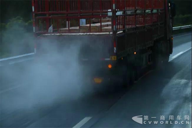 40公里下坡不踩一脚刹车!跟车斯堪尼亚G450感受云南高速5.jpg 40公里下坡不踩一脚刹车!跟车斯堪尼亚G450感受云南高速5.jpg