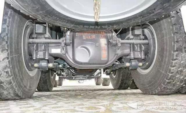 复合工况,主打轻量化!联合卡车8x4搅拌车测评6.jpg 复合工况,主打轻量化!联合卡车8x4搅拌车测评6.jpg