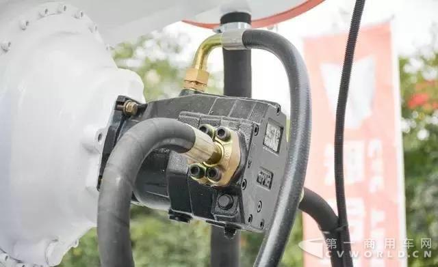复合工况,主打轻量化!联合卡车8x4搅拌车测评8.jpg 复合工况,主打轻量化!联合卡车8x4搅拌车测评8.jpg