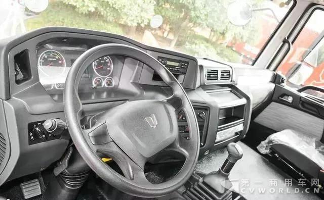 复合工况,主打轻量化!联合卡车8x4搅拌车测评11.jpg 复合工况,主打轻量化!联合卡车8x4搅拌车测评11.jpg
