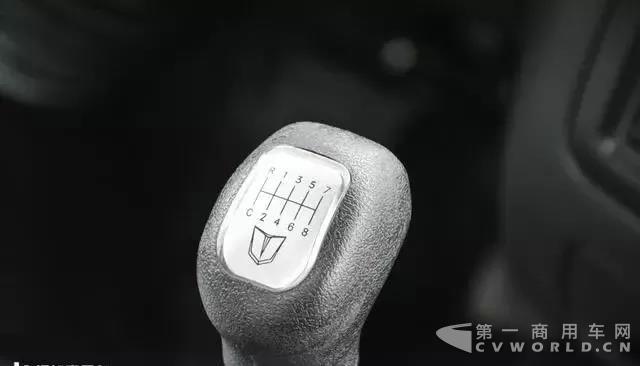 复合工况,主打轻量化!联合卡车8x4搅拌车测评13.jpg 复合工况,主打轻量化!联合卡车8x4搅拌车测评13.jpg