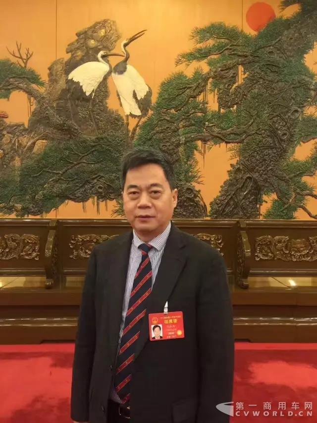 全国人大代表刘汉如:大气污染治理应推广重型卡车甲醇燃料使用.jpg 全国人大代表刘汉如:大气污染治理应推广重型卡车甲醇燃料使用.jpg