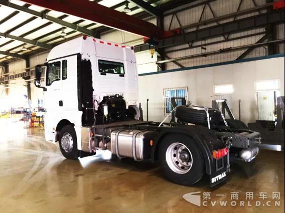 40辆百世快递车——汕德卡 C7H 4X2智能卡车下线1.jpg 40辆百世快递车——汕德卡 C7H 4X2智能卡车下线1.jpg