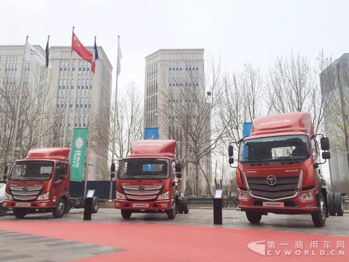 现场展车.jpg 现场展车.jpg