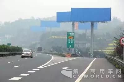315曝光道路标线偷工减料 1.jpg 315曝光道路标线偷工减料 1.jpg