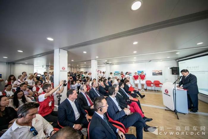 打开西部非洲市场,首批16辆东风天龙交付3.jpg 打开西部非洲市场,首批16辆东风天龙交付3.jpg