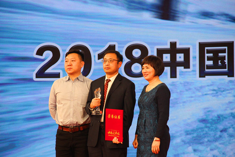 北奔V3ET获得“冰雪极限卡车”6×4牵引车自主组_副本.jpg 北奔V3ET获得“冰雪极限卡车”6×4牵引车自主组_副本.jpg