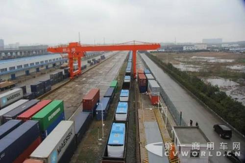 借“丝路东风”唱响中国品牌,70台安凯天然气公交车驶向哈萨克斯坦6.jpg 借“丝路东风”唱响中国品牌,70台安凯天然气公交车驶向哈萨克斯坦6.jpg