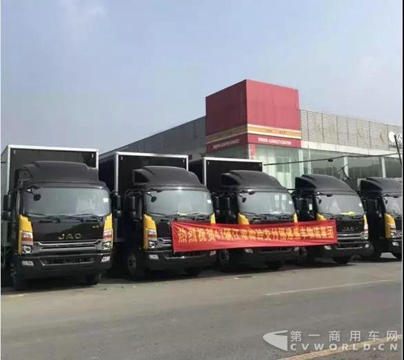 帅铃助力物流行业提质增效 续购47台交付福建盛丰物流.jpg 帅铃助力物流行业提质增效 续购47台交付福建盛丰物流.jpg