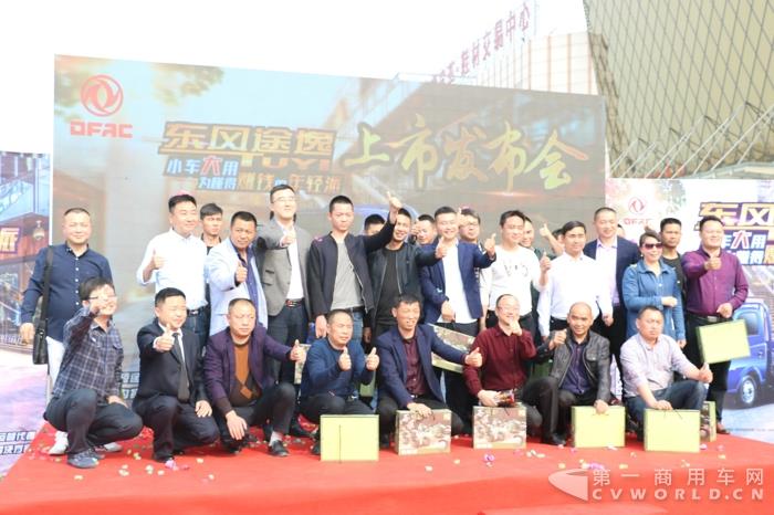 合影.jpg 合影.jpg