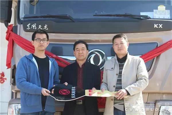 全国首台!东风天龙旗舰ISZ520危化品运输车登陆河北行唐2.jpg 全国首台!东风天龙旗舰ISZ520危化品运输车登陆河北行唐2.jpg