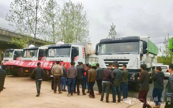 红岩渣土车深受江西用户认可,批量交车喜讯不断.jpg 红岩渣土车深受江西用户认可,批量交车喜讯不断.jpg
