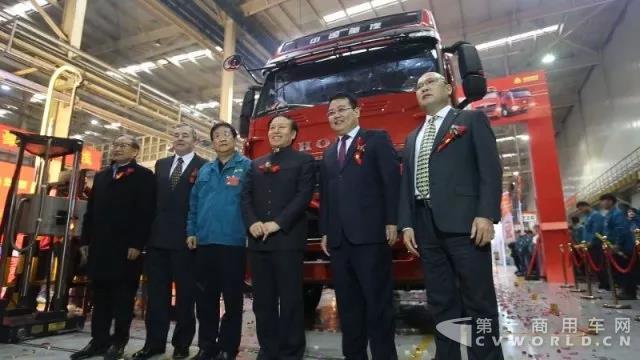 中国重汽销售部紧锣密鼓布局二季度营销工作2.jpg 中国重汽销售部紧锣密鼓布局二季度营销工作2.jpg
