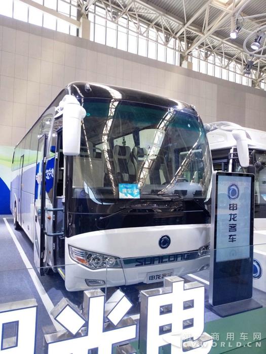 申龙SLK6118豪华旅游客车.jpg 申龙SLK6118豪华旅游客车.jpg