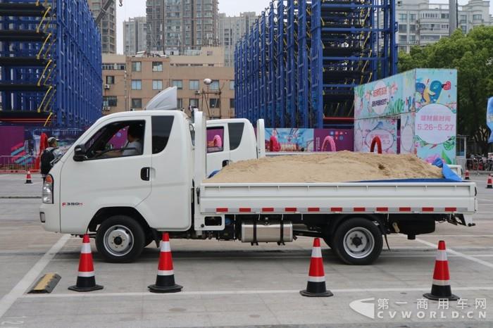 试驾时骏F350(2).jpg 试驾时骏F350(2).jpg