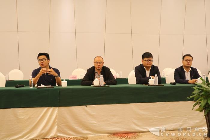 时骏高层领导接受媒体采访.jpg 时骏高层领导接受媒体采访.jpg