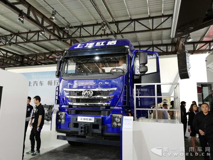 上汽红岩具备智能网联技术的560马力 6×6全驱大件运输车.jpg 上汽红岩具备智能网联技术的560马力 6×6全驱大件运输车.jpg