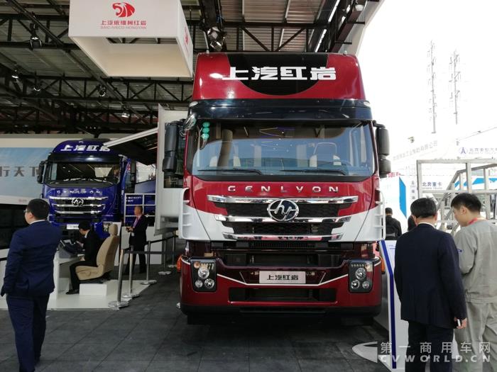 上汽红岩展出超大型杰狮6X2房车.jpg 上汽红岩展出超大型杰狮6X2房车.jpg
