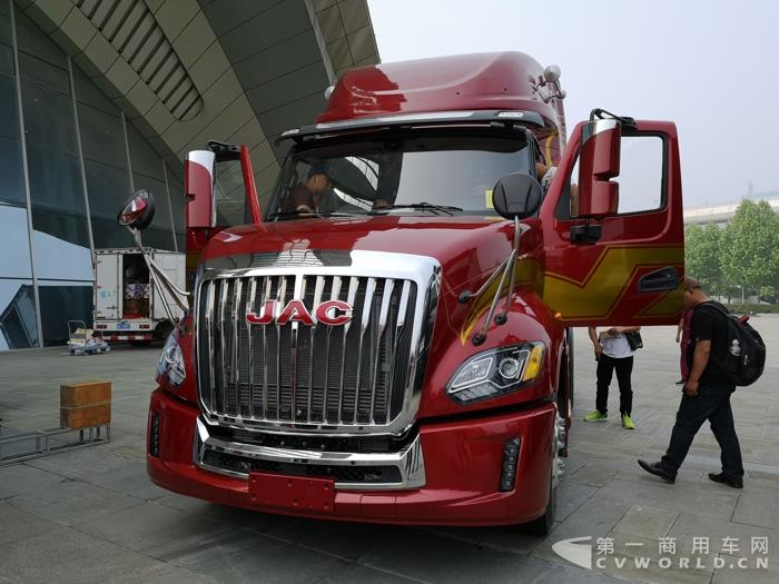江淮格尔发长头车2.jpg 江淮格尔发长头车2.jpg