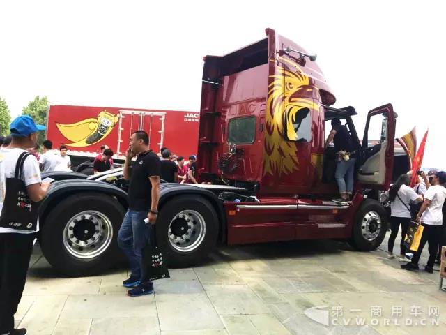 江淮格尔发首款长头重卡威武亮相卡友节,锋芒毕露2.jpg 江淮格尔发首款长头重卡威武亮相卡友节,锋芒毕露2.jpg