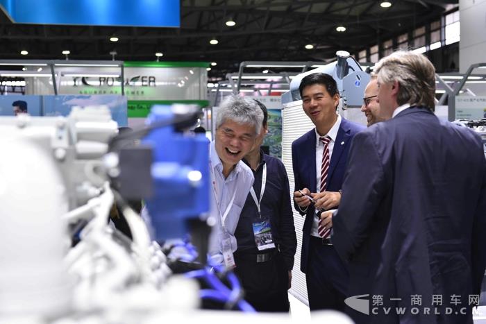3.德国MAN发动机闪耀2018中国上海动力展.jpg 3.德国MAN发动机闪耀2018中国上海动力展.jpg