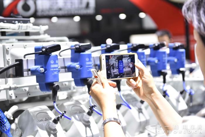 6.德国MAN发动机闪耀2018中国上海动力展.jpg 6.德国MAN发动机闪耀2018中国上海动力展.jpg