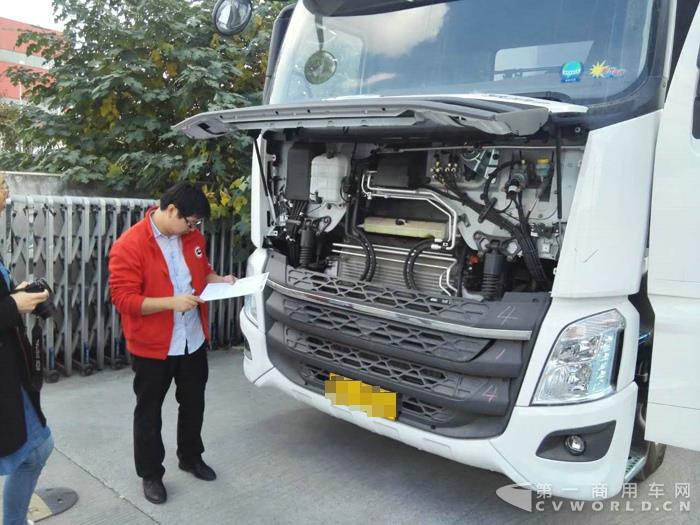 对申通车辆发动机进行定期保养检查.jpg 对申通车辆发动机进行定期保养检查.jpg