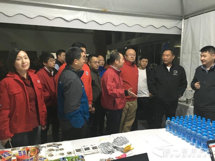 为申通总裁陈德军介绍定制化服务方案.jpg 为申通总裁陈德军介绍定制化服务方案.jpg