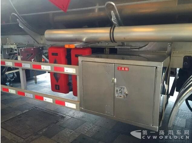 上汽红岩全新智能车罐一体化危化车专业定制全国首发14.jpg 上汽红岩全新智能车罐一体化危化车专业定制全国首发14.jpg