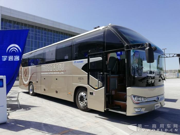 宇通场外试乘使用的ZK6128公路客车2.jpg 宇通场外试乘使用的ZK6128公路客车2.jpg