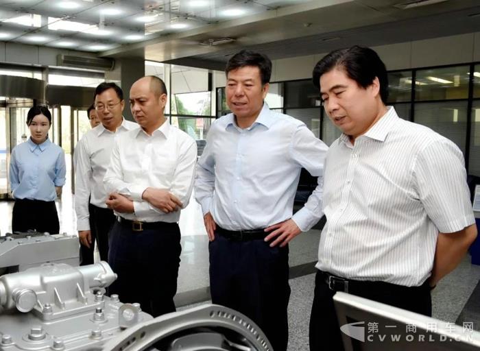 法士特与大运汽车签署战略合作协议5.jpg 法士特与大运汽车签署战略合作协议5.jpg